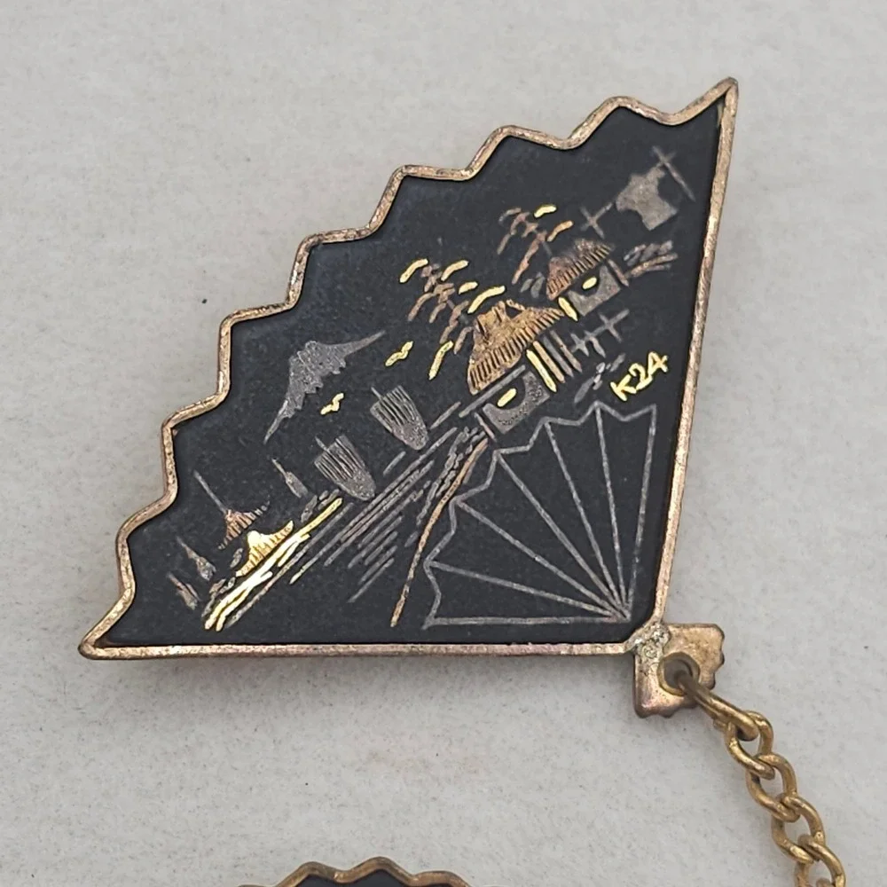 Vintage Japanese Damascene Fan Brooches Sweater Guard K24 Inlay Landscape Japan